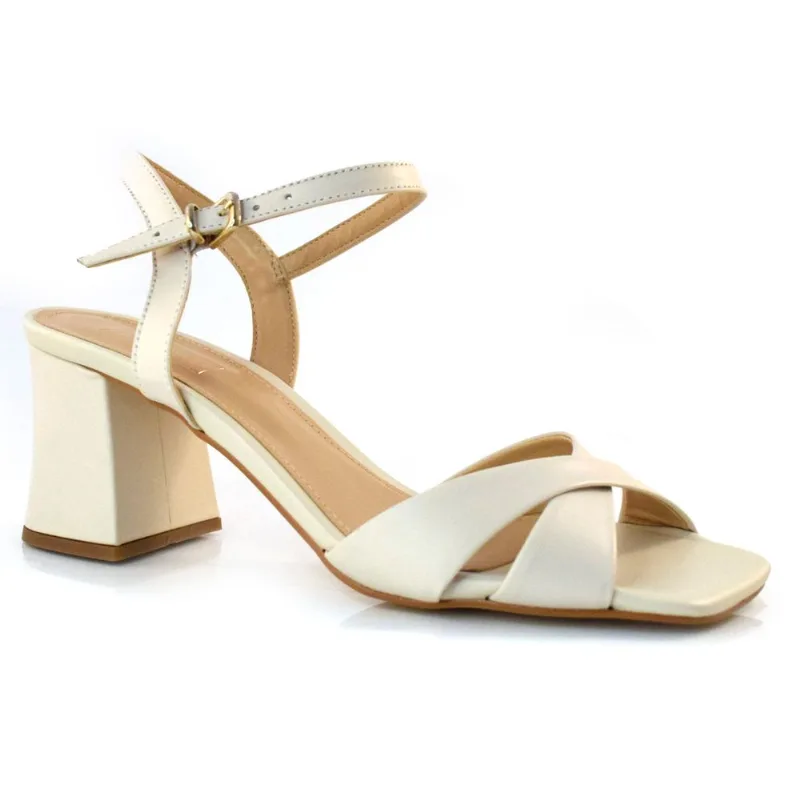 Sandália de Couro Feminina Suzzara Off White 6348939 37