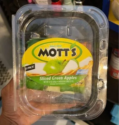 Sliced green apples