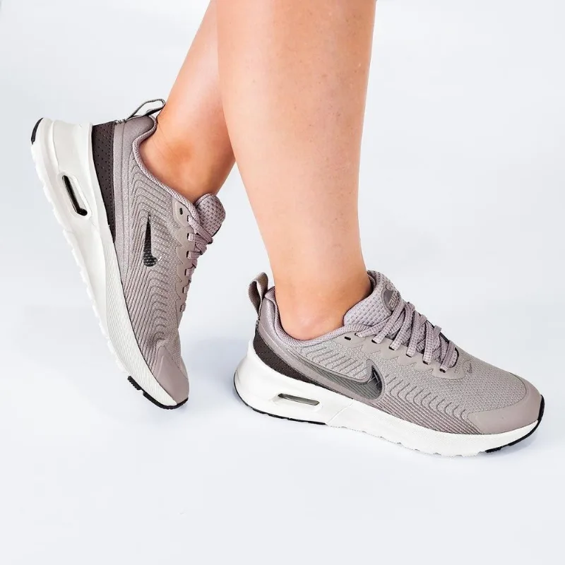 Tênis Nike Feminino Air Max Nuaxis 36 / Chocolate