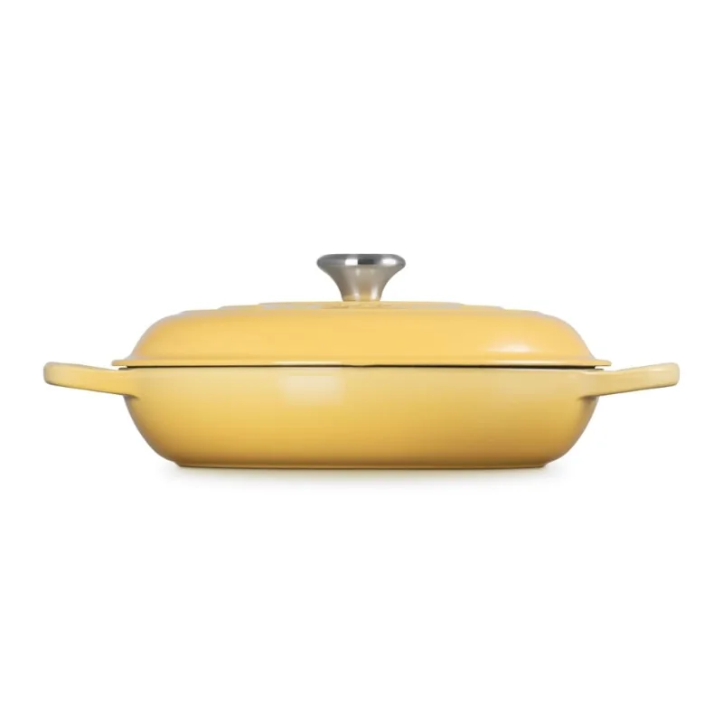 CAÇAROLA LE CREUSET BUFFET SIGNATURE 30CM EM FERRO FUNDIDO PEGADOR COBRE CAMOMILLE 21180300074430