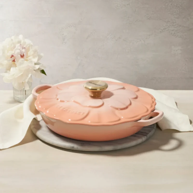 Caçarola Buffet Signature Petal Peche com Pegador Dourado 2,2L 26cm Le Creuset