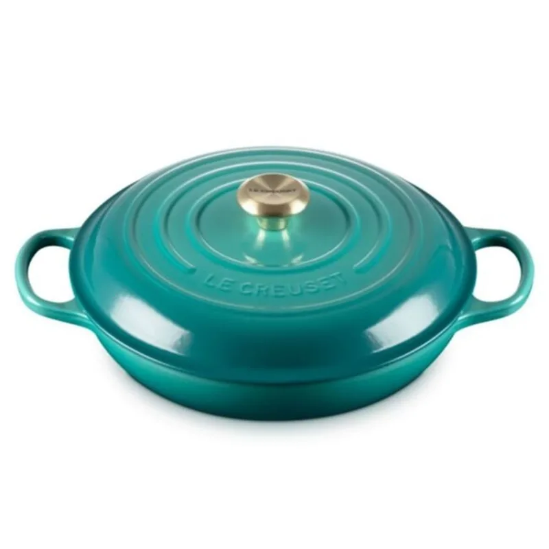 CACAROLA BUFFET LE CREUSET SIGNATURE 30CM COM PUXADOR DOURADO EM FERRO FUNDIDO BLEU RIVIERA 21180300994450