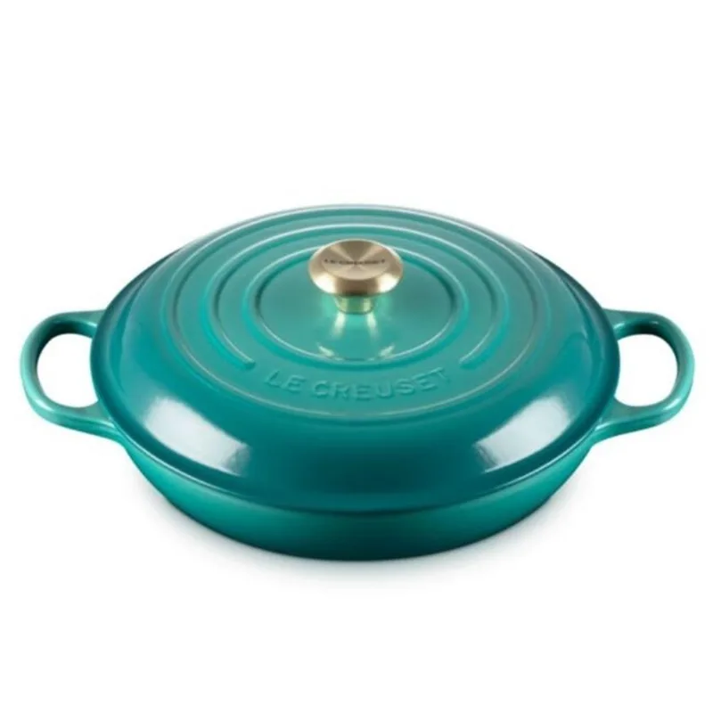 CAÇAROLA BUFFET LE CREUSET SIGNATURE 32CM PUXADOR DOURADO EM FERRO FUNDIDO BLEU RIVIERA 21180320994450