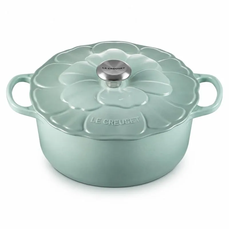 PANELA REDONDA LE CREUSET SIGNATURE PETAL 26CM EM FERRO FUNDIDO SEA SALT 21961267174430