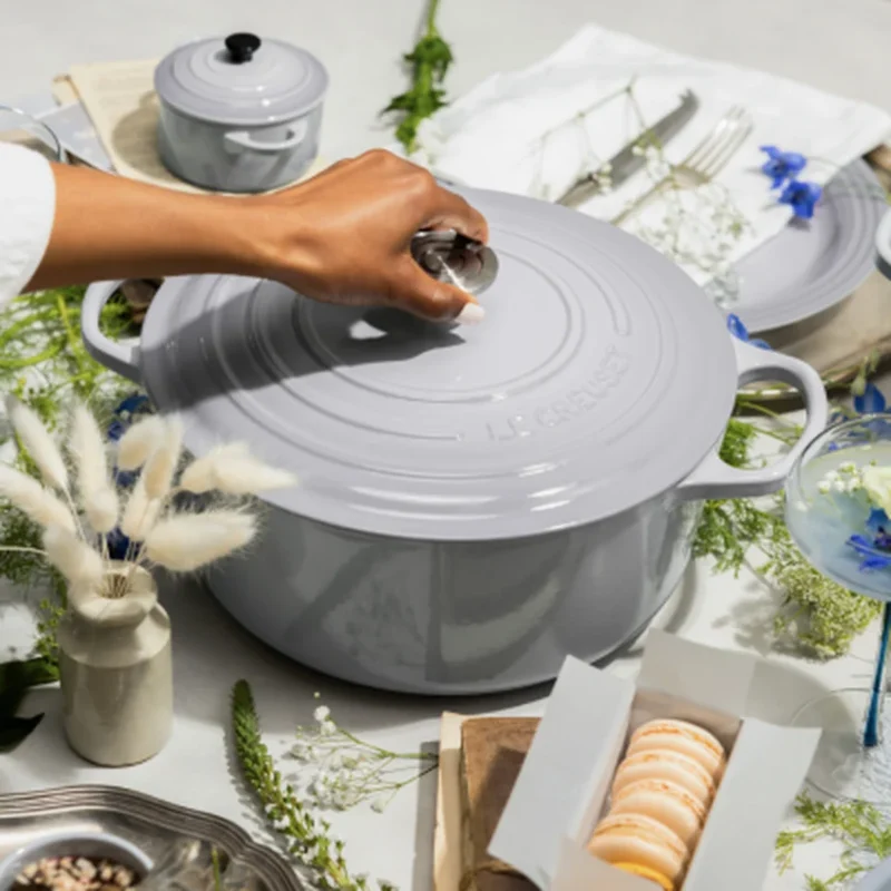 PANELA REDONDA LE CREUSET SIGNATURE 20CM PUXADOR CENTENARIO INOX EM FERRO FUNDIDO CHATEAU 21177200524480