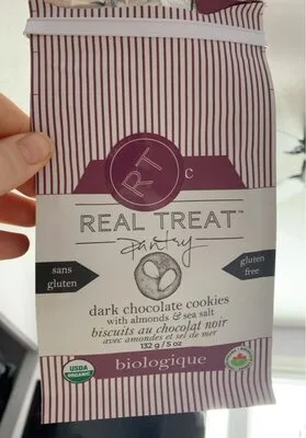 Dark chocolate cookies with almonds & sea salt