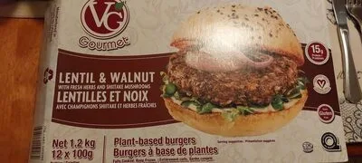 Lentilles et noix avec champignons et herbes fraîches