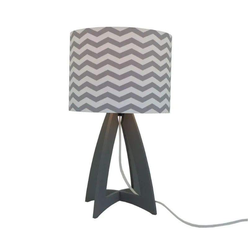 Abajur Base Madeira Cinza Tecido Chevron Cinza Branco Bivolt