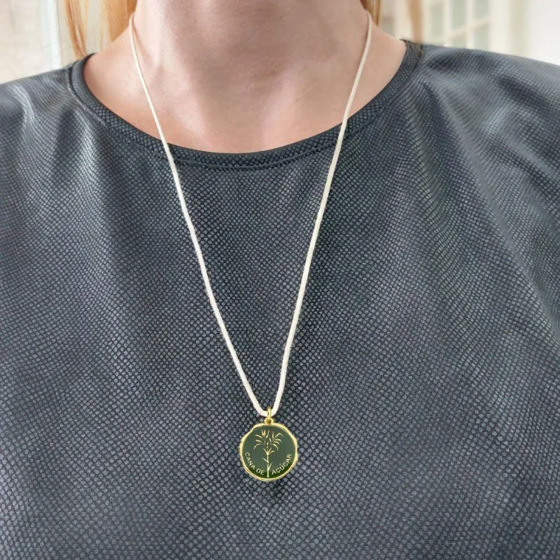 Cordão De Algodão Com Medalha Cana De Açúcar Revestida Em Ouro Cor Verde