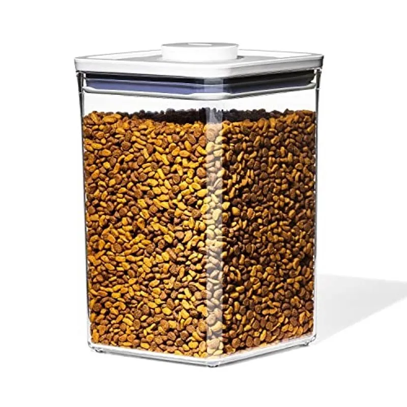 Oxo Good Grips Pet pop Container – 4,4 Qt/4,2 L com Scoop Ideal para até 4 libras de ração para cães ou 3,5 libras de ração para gatos Recipiente hermético de armazenamento de alimentos para cães e ga