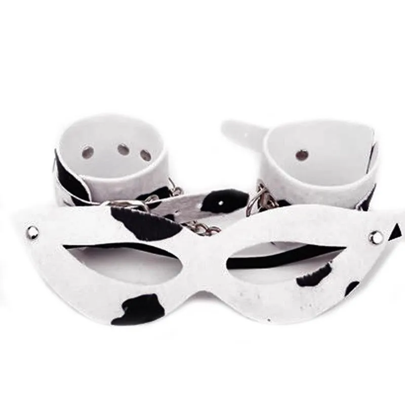 Kit Bracelete com Algema e Máscara Tiazinha Estampada em Vaquinha Dominatrixxx