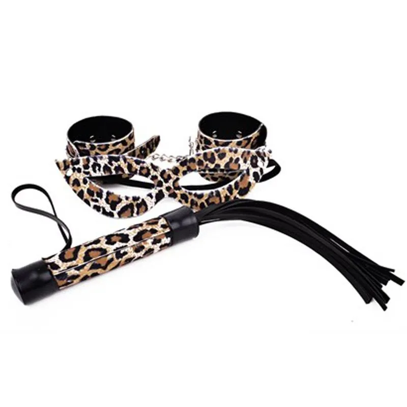 Kit Bracelete com Algema, Chicote Máscara Tiazinha Estampada em Onça Dominatrixxx