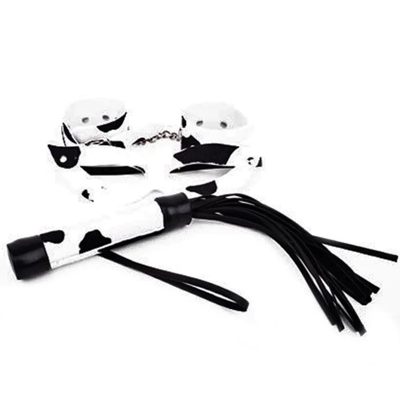 Kit Bracelete com Algema, Chicote e Máscara Tiazinha Estampada em Vaquinha Dominatrixxx