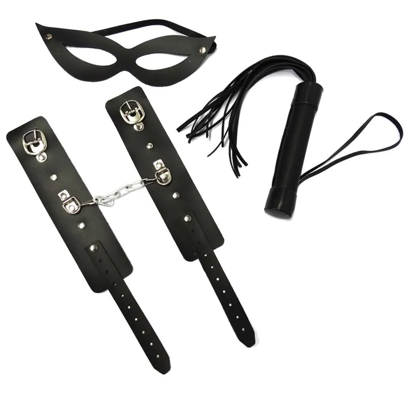 Kit Bracelete, Tiazinha e Chicote Preto Dominatrixxx