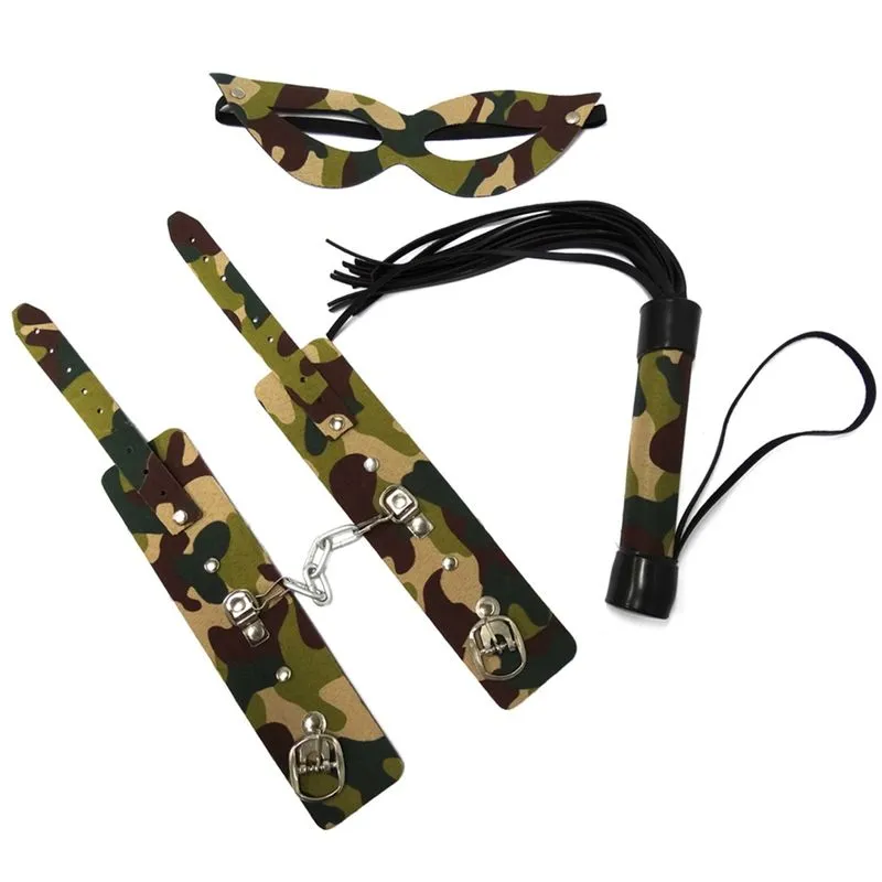Kit Tiazinha com Chicote e Bracelete Exército Dominatrixxx