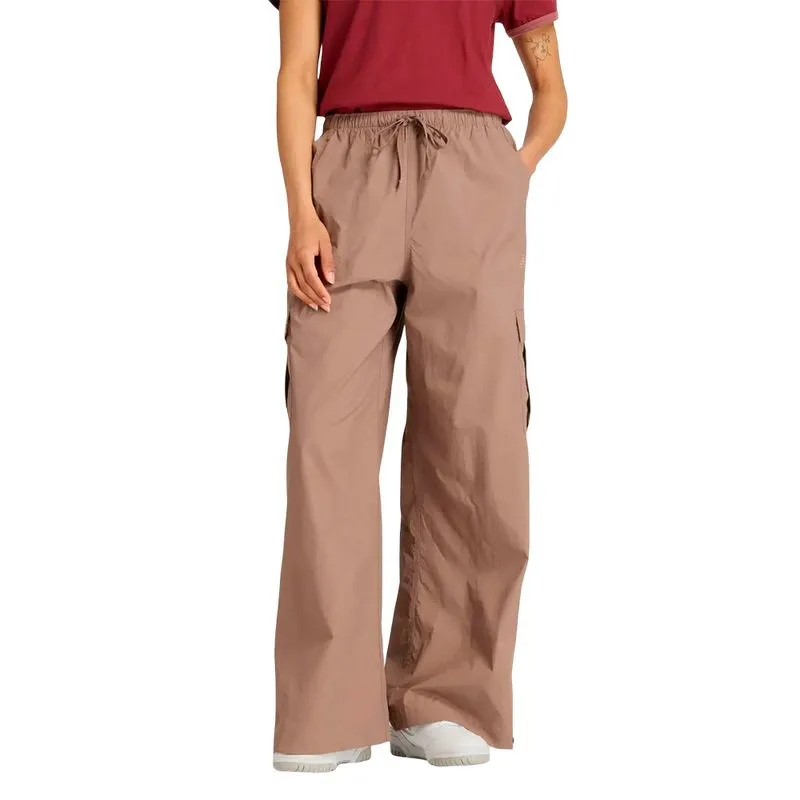 Pantalón New Balance Cargo Woven Talle: XS - Color: Marrón