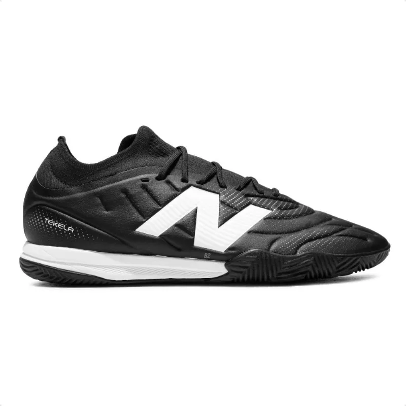 Chuteira Futsal New Balance Tekela Team Low Laced V5 Unissex 35 / Preto / Branco