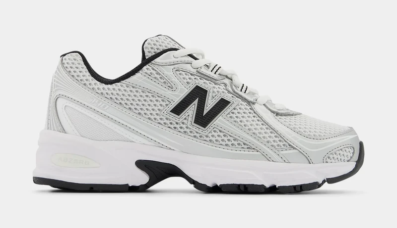 740 Grade School Running Shoes (Silver Metallic/White/Black) 4Y