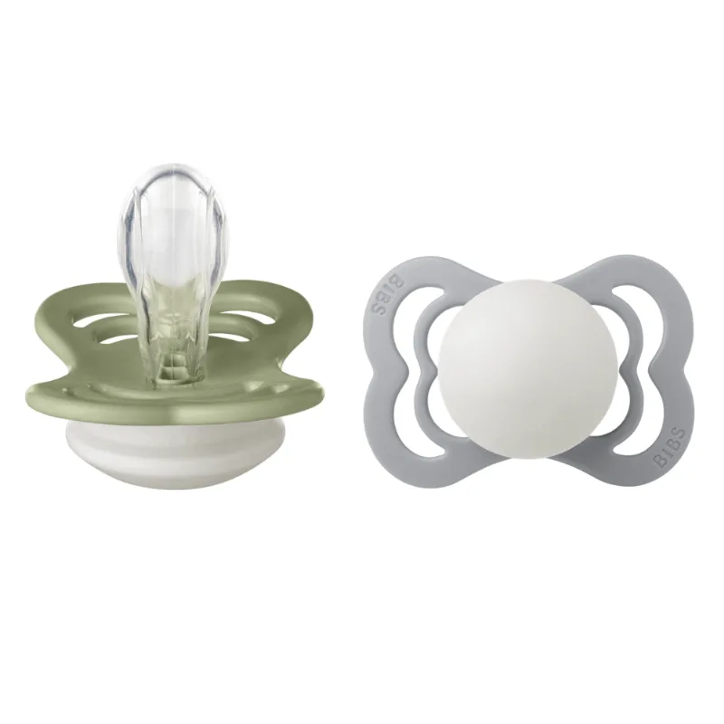 Kit com Duas Chupetas Brilham no Escuro Verde Salvia e Cinza Nuvem Tam 1 - 0 Meses Bibs