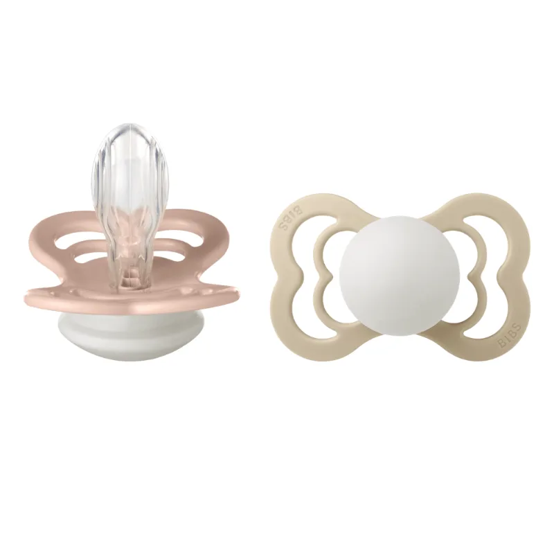 Kit com Duas Chupetas Brilham no Escuro Rosa Bebê e Baunilha Tam 2 +6 Meses Bibs