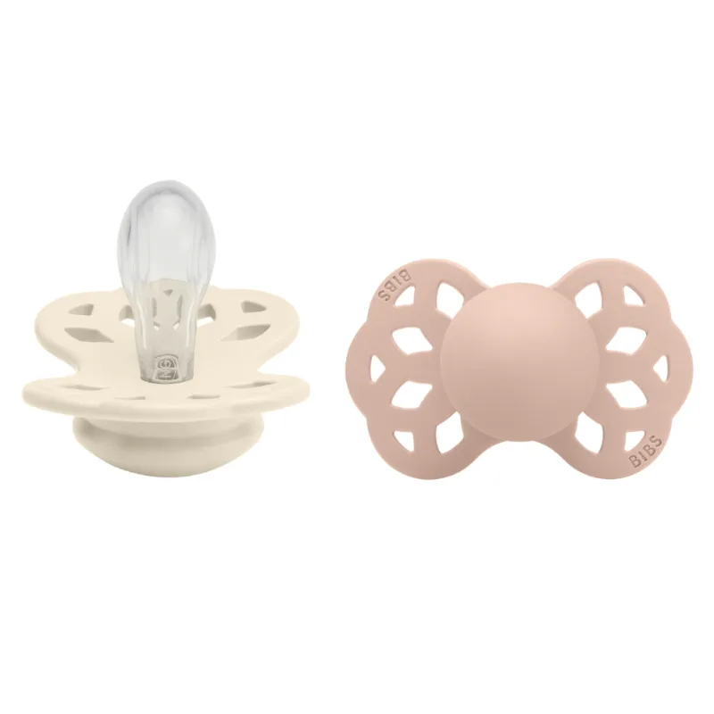 Kit com Duas Chupetas Infinity Silicone Areia e Rosa Bebê Tam 1 - 0 meses Bibs Kit com Duas Chupetas Infinity Silicone Areia e Rosa Bebê Tam 1 Bibs