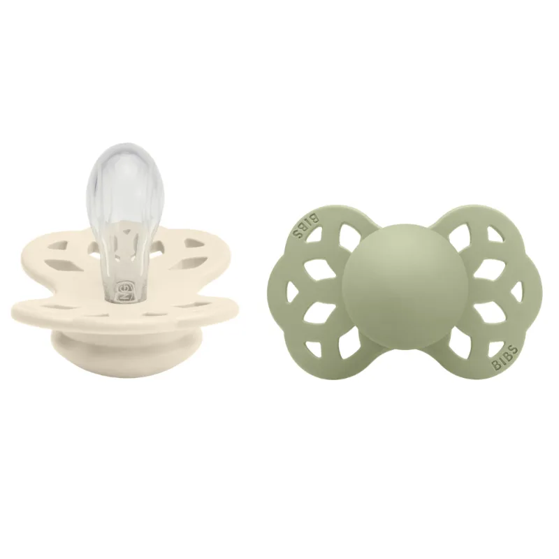 Kit com Duas Chupetas Infinity Silicone Areia e Verde Salvia Tam 2 +6 Meses Bibs