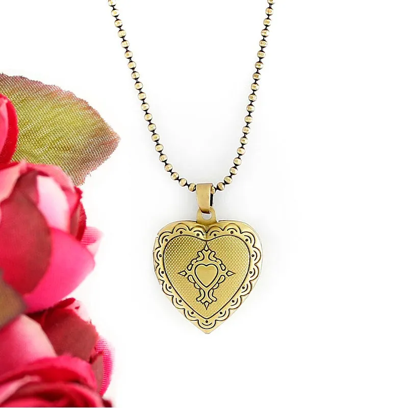 Colar com pingente relicário Coração Pequeno Ouro Velho