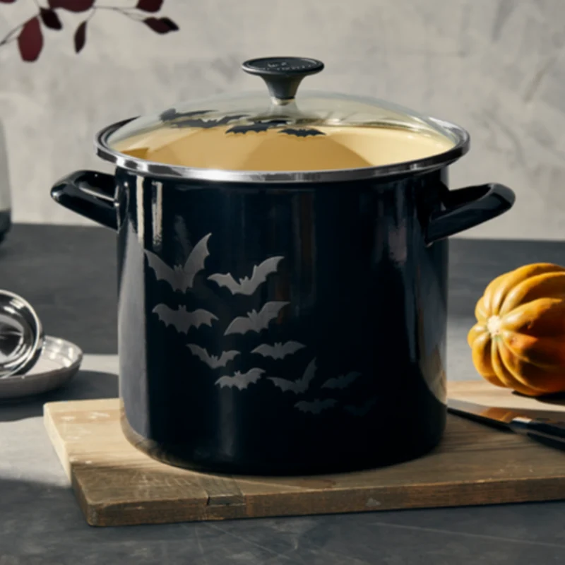 Stockpot Morcego Aço Esmaltado Black Onyx com Tampa Vidro e Pegador Inox 7,6L 22cm Le Creuset