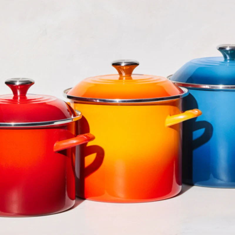 STOCKPOT LE CREUSET 7,6L 22CM EM AÇO ESMALTADO COM PUXADOR INOX LARANJA 56000080902203