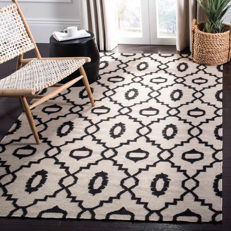 Safavieh Dhurries 205 Rug, DHU205 Ivory / Black / 5' X 8'