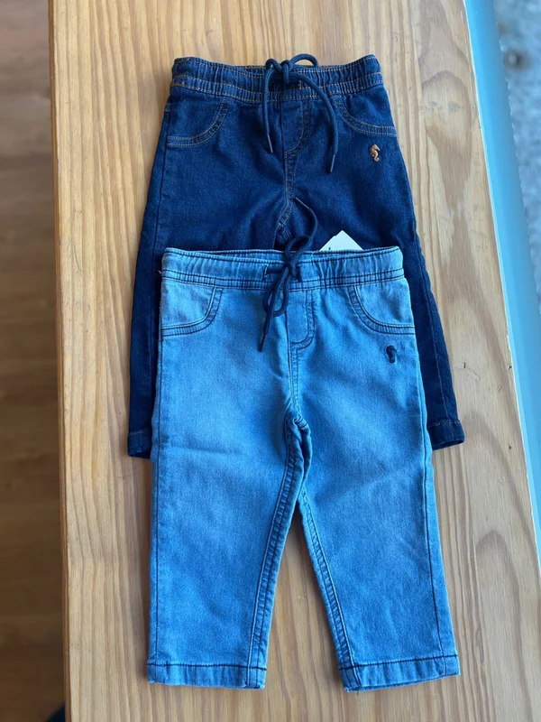 CALÇA JEANS CAVALO MARINHO BORDADO BOLSOS DECORATIVOS MENINO ONDA MARINHA JEANS CLARO / 6-9M