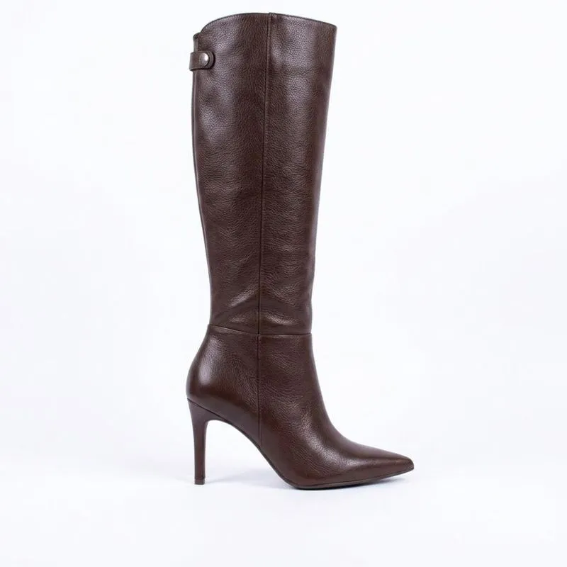 Bota Feminina Em Couro Cano Alto Via Marte 345-007 Marrom Escuro 35