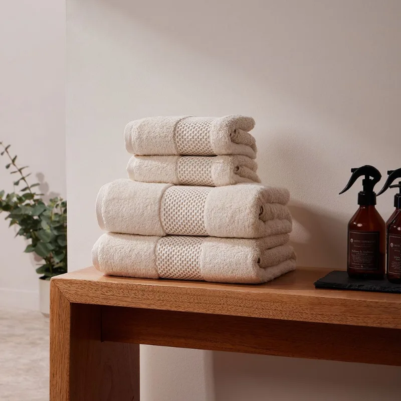 Toalla Hydra Beige 100% Algodón 630 gr 50x70 cm de Manos