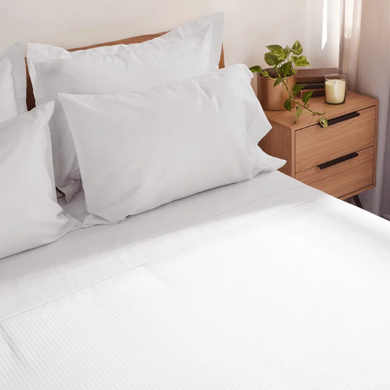 Juego de Sábanas Hotel Experience 250 Hilos Polialgodón Sateen Stripe Blanco Extradoble