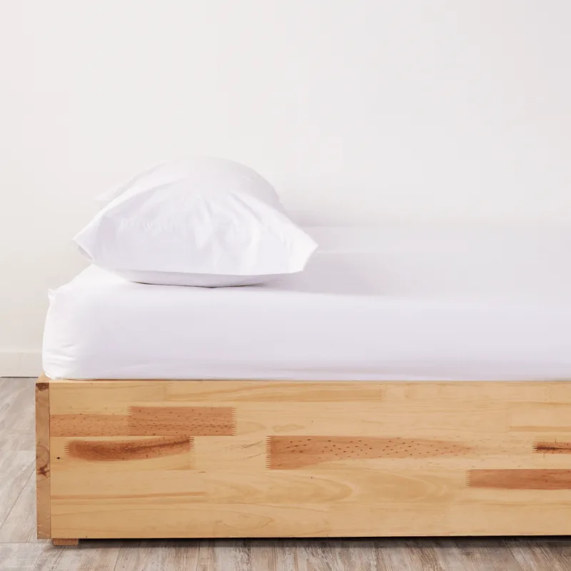 Sábana Ajustable Más Funda(s) 180 Hilos Polialgodón Blanco Sábana Ajustable Más Fundas 180 Hilos Polialgodón Blanco Extradoble