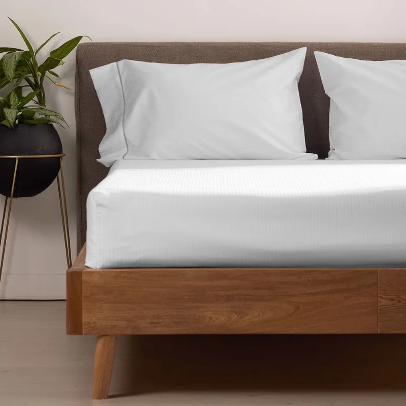 Sábana Ajustable Más Funda(s) Hotel Experience 300 Hilos 100% Algodón Blanco Sábana Ajustable Más Fundas Hotel Experience 300 Hilos 100% Sateen Stripe Blanco Doble