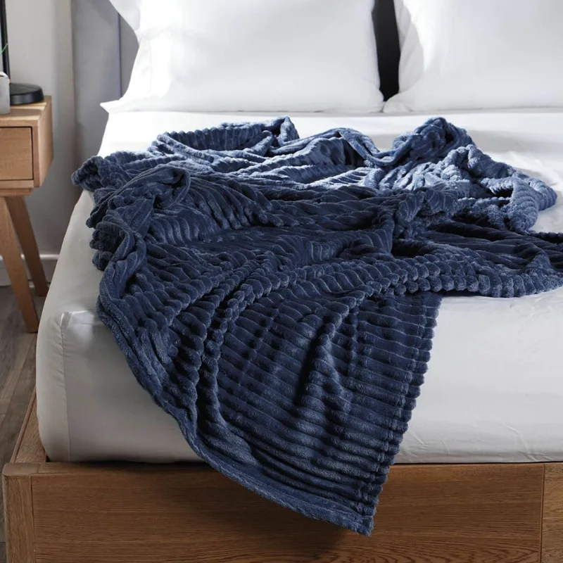Cobija Flannel Fleece 250 gr Ribbed Azul 180 x 200 Cm