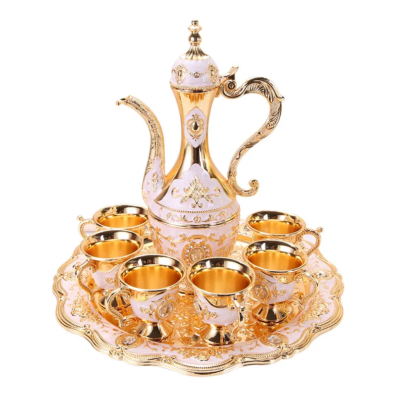 Conjunto De Licores, Decantador De Vinho Em Liga De Zinco Dourado E Branco, 6 Xícaras Com Bandeja