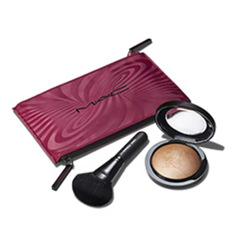 MAC Trick of the Light Mineralize Skinfinish Kit – Iluminador + Pincel + Necessáire Kit