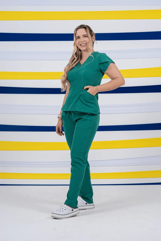 Scrub Feminino Julia Premium VERDE FOLHA / 44/GG
