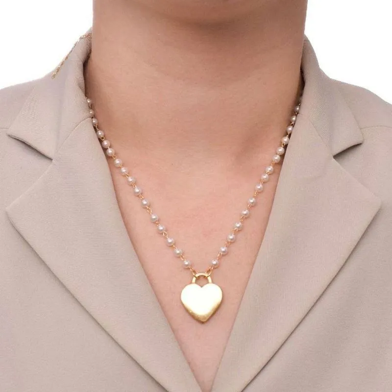 Colar Feminino Pérolas Brancas Com Pingente Coração Banhado Em Ouro 18k
