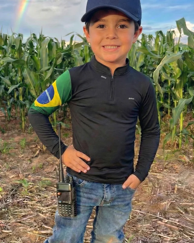 Camisa Infantil Preta Bandeira do Brasil com Proteção UV50 2 a 3 Anos