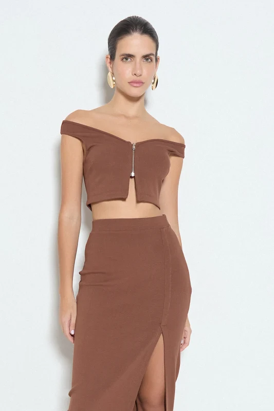 BLUSA OMBRO A OMBRO COM ZIPER FRONTAL MARROM G