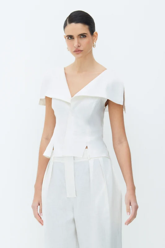 BLUSA MANGA CURTA COM LAPELAS E ABERTURAS BARRA BRANCO PP