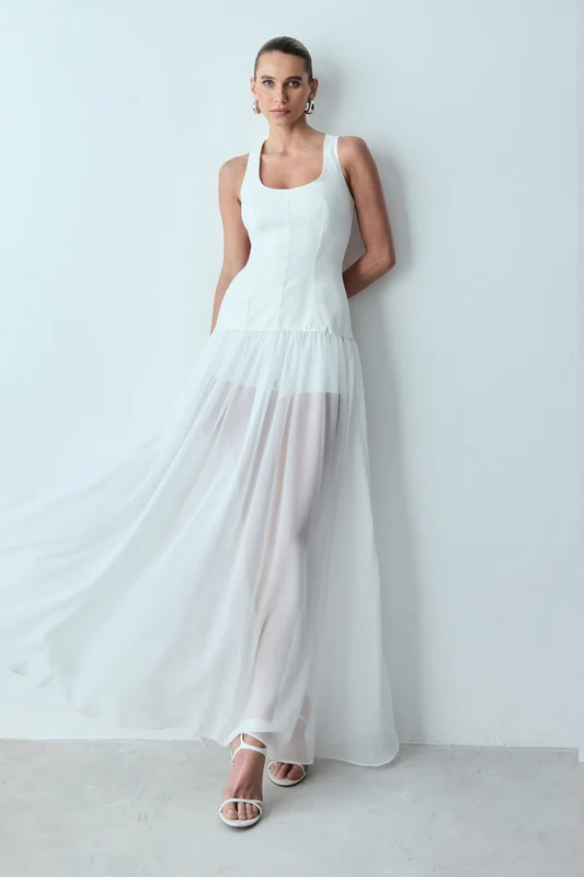 VESTIDO LONGO COM CORPO ESTRUTURADO E BARRA FLUIDA OFF WHITE G