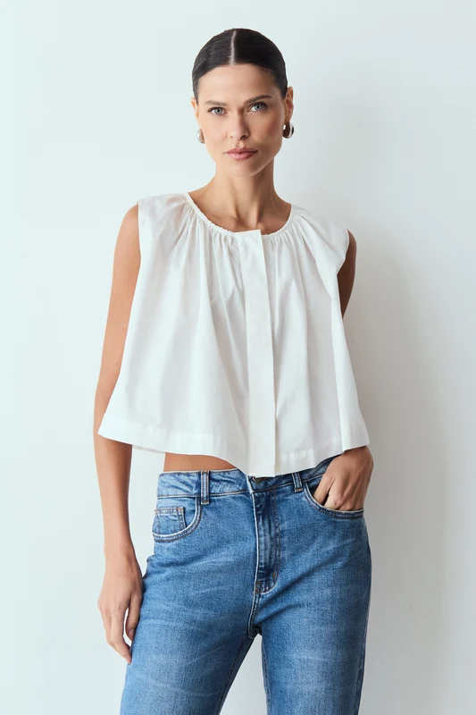 BLUSA SEM MANGA AMPLA FRANZIDOS DECOTE E BOTOES FRONTAL OFF WHITE P