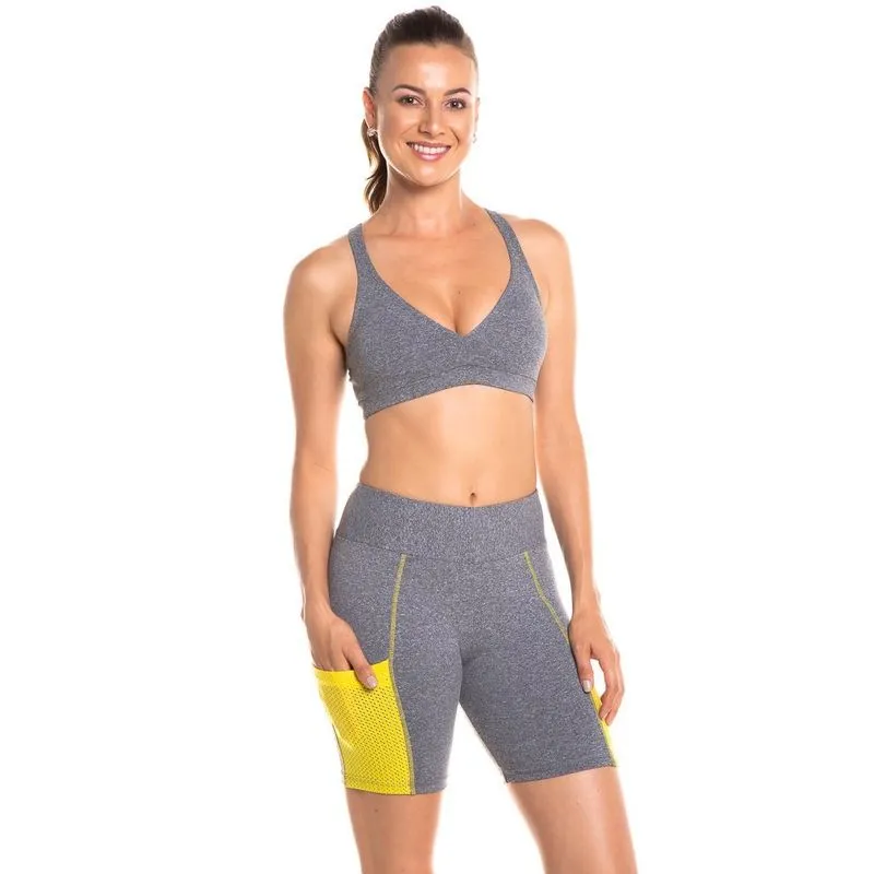 Bermuda com bolso lateral e recortes suplex cinza mescla