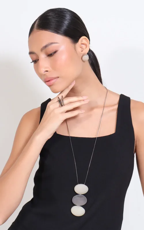 BRINCO ESFERA METAL RESINA - Loja Online de Roupas Femininas | Brasil Em Gotas