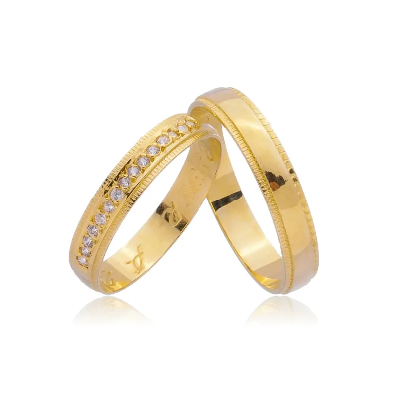 Par de Alianças de Casamento de Ouro 18K Reta 4mm + Anel Solitário Brinde