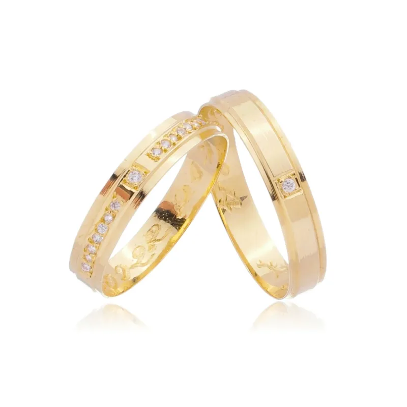 Par de Alianças de Casamento de Ouro 18K Reta 4mm + Anel Solitário Brinde